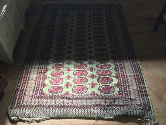 Green ground close pattern rug